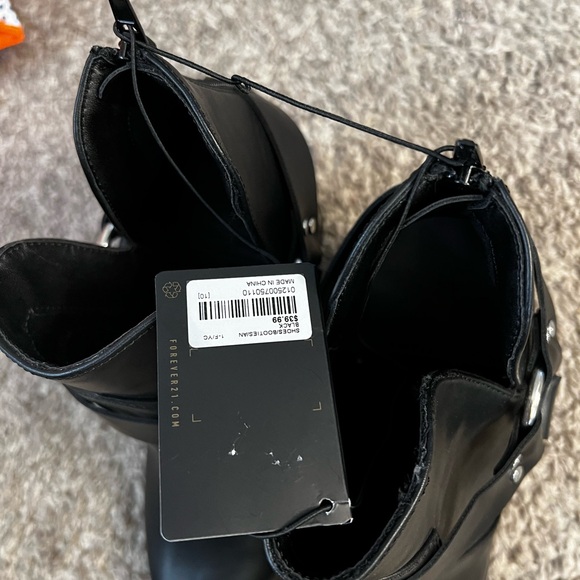 Forever 21 faux leather booties featuring an ankle length, pointed toe boot - Picture 2 of 7